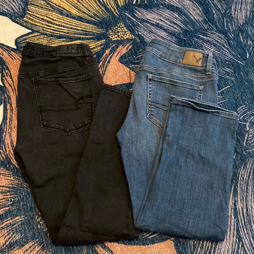 2 Pairs of Super Super stretch American Eagle jeans sz 12